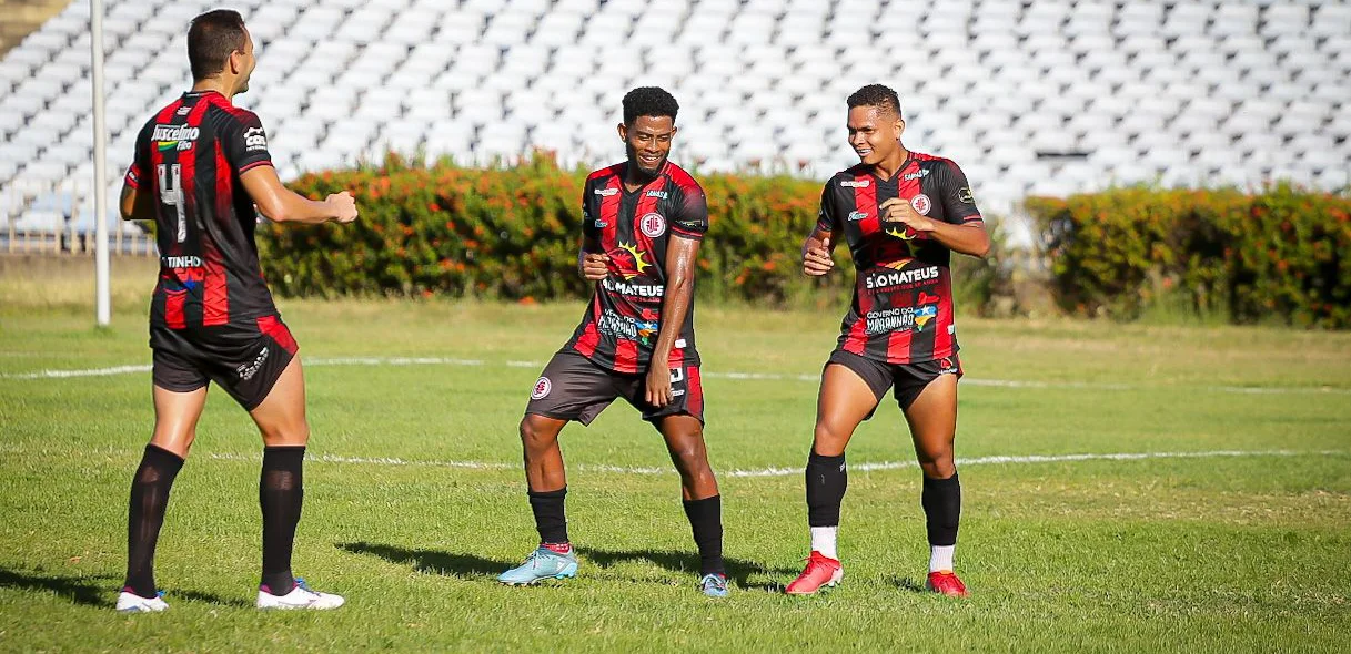 Jogadores do Juventude comemorando o gol