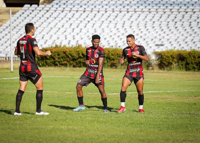 Jogadores do Juventude comemorando o gol