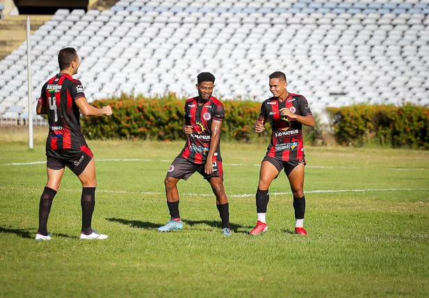 Jogadores do Juventude comemorando o gol