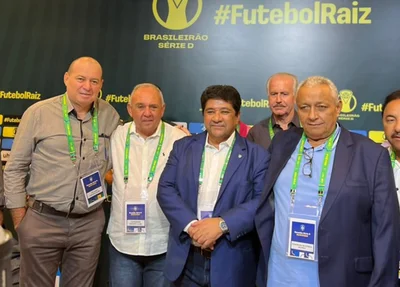 José Amaro, presidente do 4 de Julho, com Vicente Medeiros, gerente de futebol Flu-PI, com o presidente da CBF, Ednaldo Rodrigues e da FFP Robert Brow