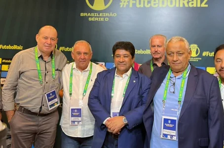 José Amaro, presidente do 4 de Julho, com Vicente Medeiros, gerente de futebol Flu-PI, com o presidente da CBF, Ednaldo Rodrigues e da FFP Robert Brow