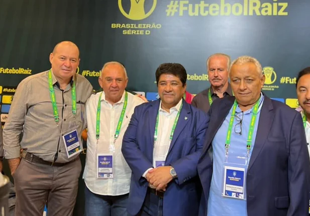 José Amaro, presidente do 4 de Julho, com Vicente Medeiros, gerente de futebol Flu-PI, com o presidente da CBF, Ednaldo Rodrigues e da FFP Robert Brow