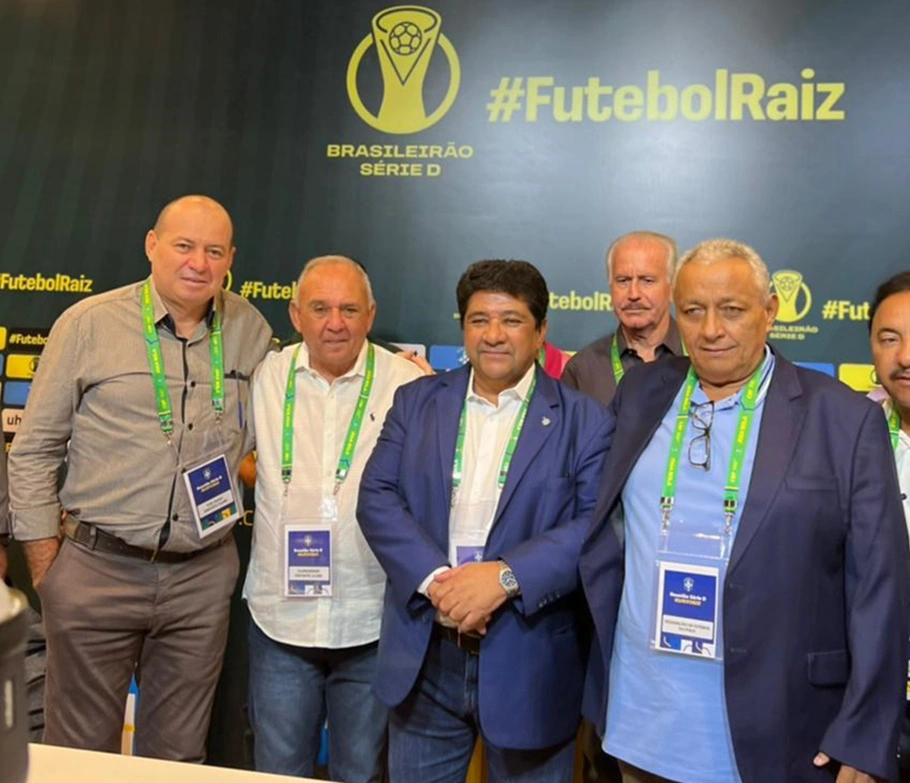 José Amaro, presidente do 4 de Julho, com Vicente Medeiros, gerente de futebol Flu-PI, com o presidente da CBF, Ednaldo Rodrigues e da FFP Robert Brow