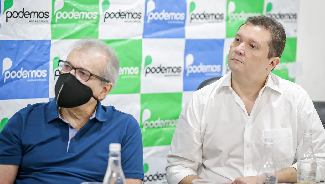 JVC e Fábio Sérvio em evento de apresentação dos pré-candidatos a deputado federal e ao Senado pelo PODEMOS