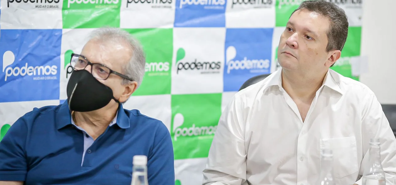 JVC e Fábio Sérvio em evento de apresentação dos pré-candidatos a deputado federal e ao Senado pelo PODEMOS