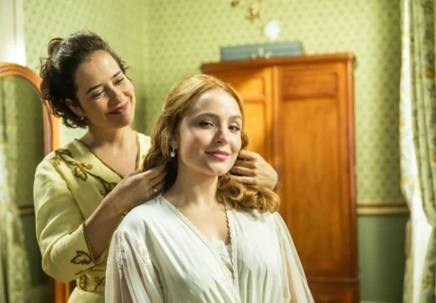 Larissa Manoela e Paloma Duarte em cena da novela 'Além da Ilusão'