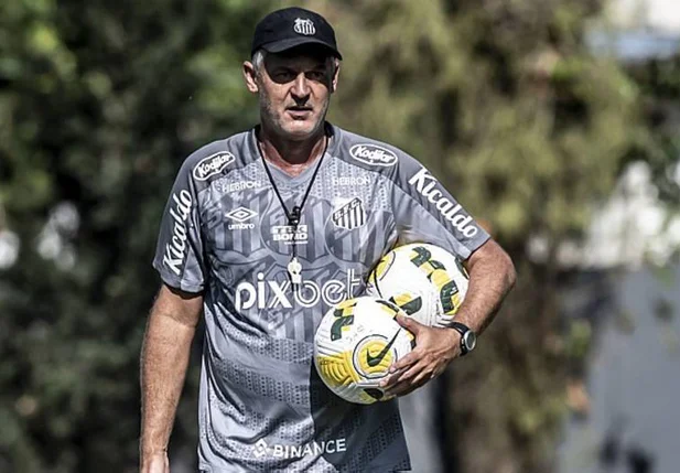 Lisca comanda atividade no CT Rei Pelé