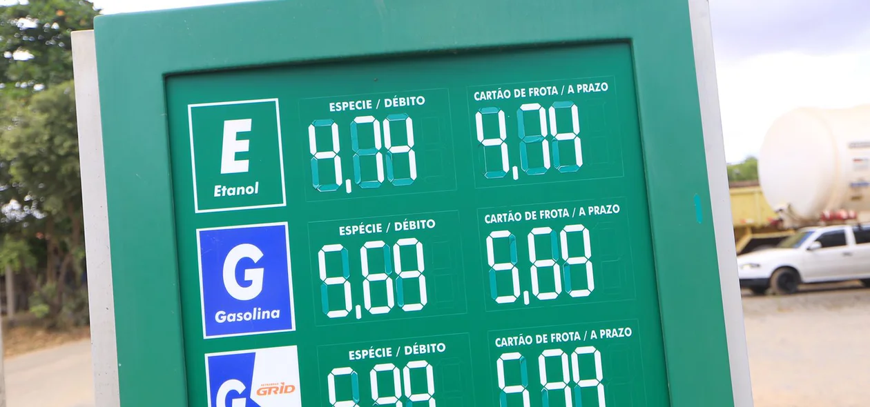 Litro da gasolina comum a R$ 5,67