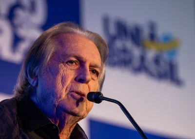 Luciano Bivar desiste de pré-candidatura a presidente e apoio a Lula já no 1º turno.
