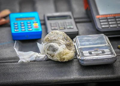 Maconha e balança de precisão