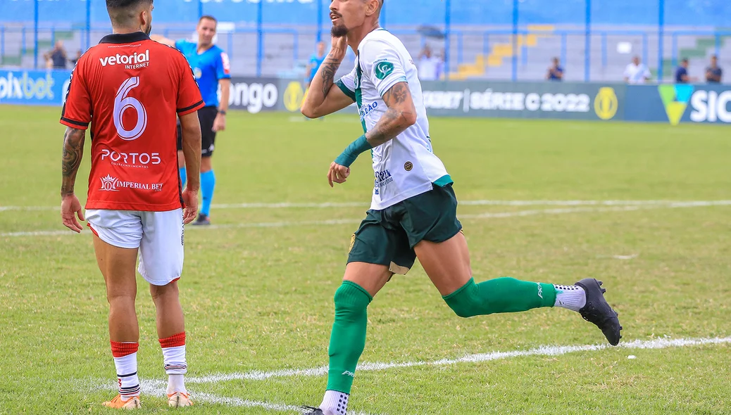 Manoel saiu para comemorar o Gol