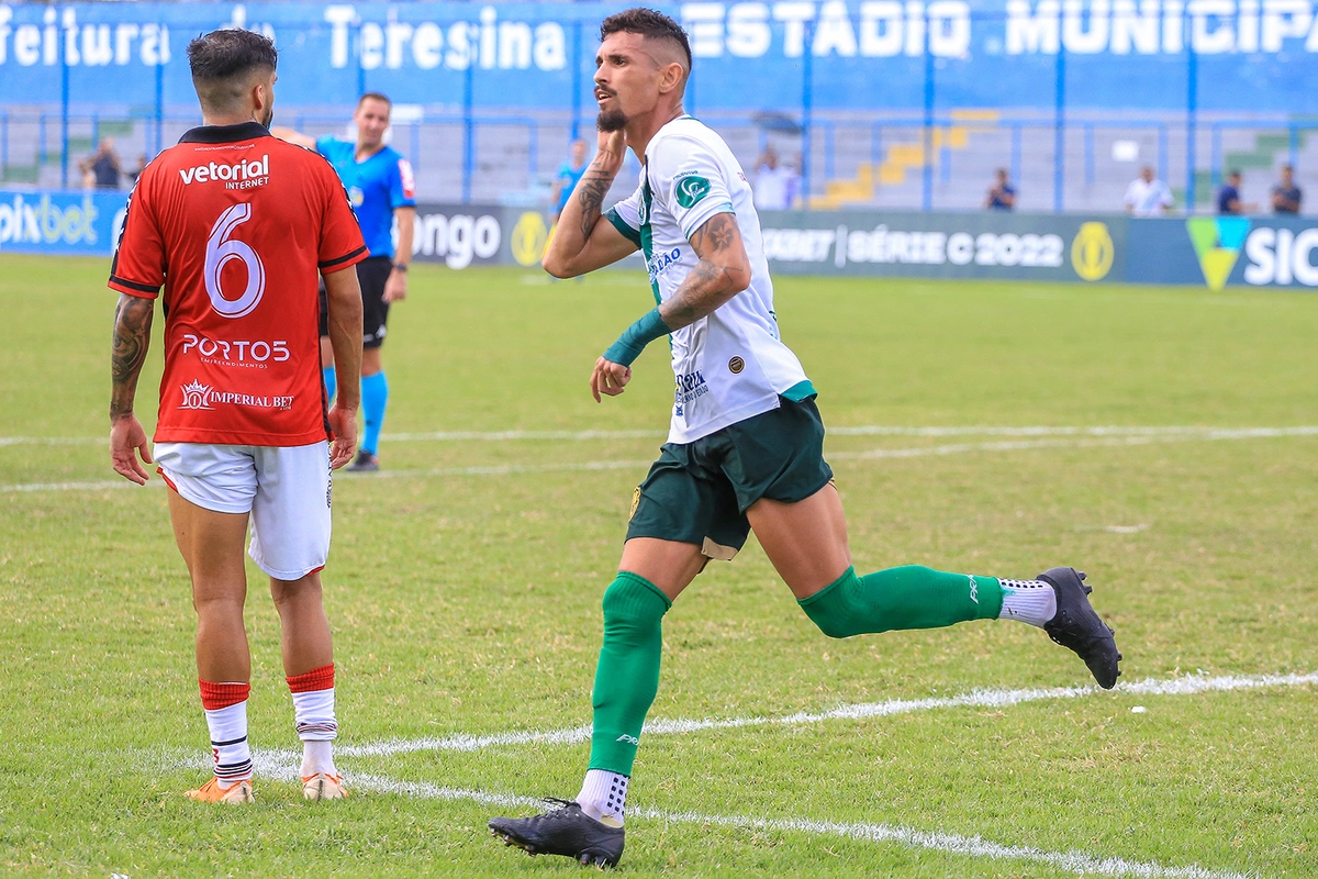 Manoel saiu para comemorar o Gol