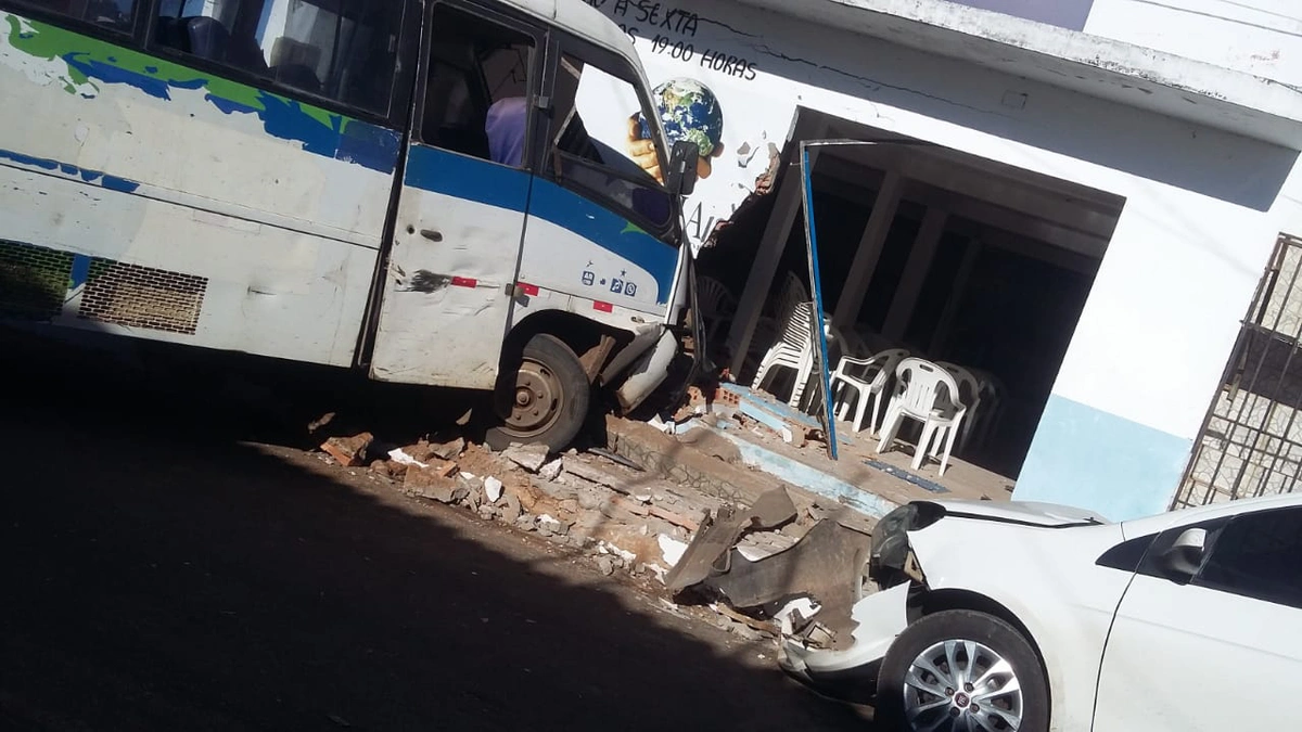 Micro-ônibus ficou sem freio