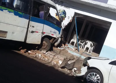 Micro-ônibus ficou sem freio