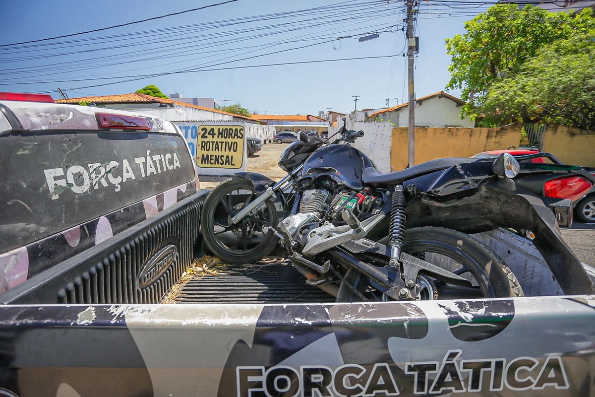 Motocicleta apreendida pela Polícia Militar