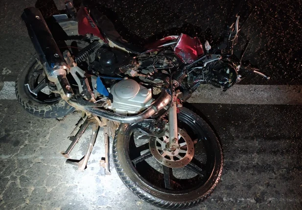 Motocicleta envolvida no acidente em Picos
