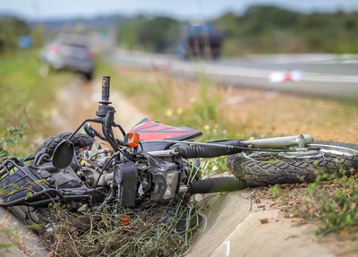 Motocicleta ficou destruída