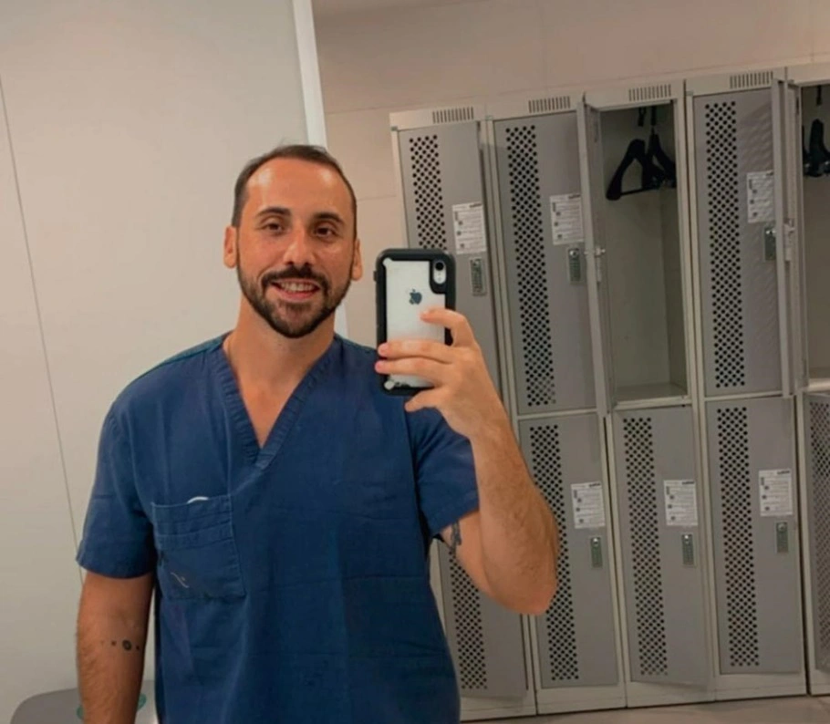 O médico Giovanni Quintella Bezerra foi flagrado estuprando paciente dopada na hora do parto