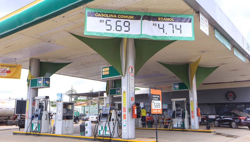 Posto Cacique na Avenida Celso Pinheiro