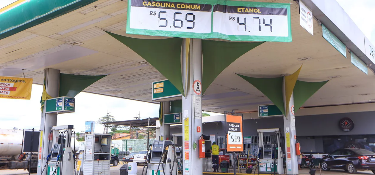 Posto Cacique na Avenida Celso Pinheiro