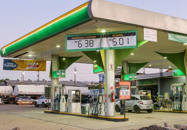 Posto de combustíveis com gasolina a R$ 6,38