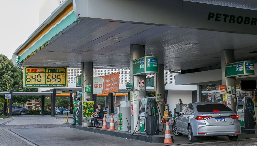 Posto de combustíveis na Avenida Frei Serafim