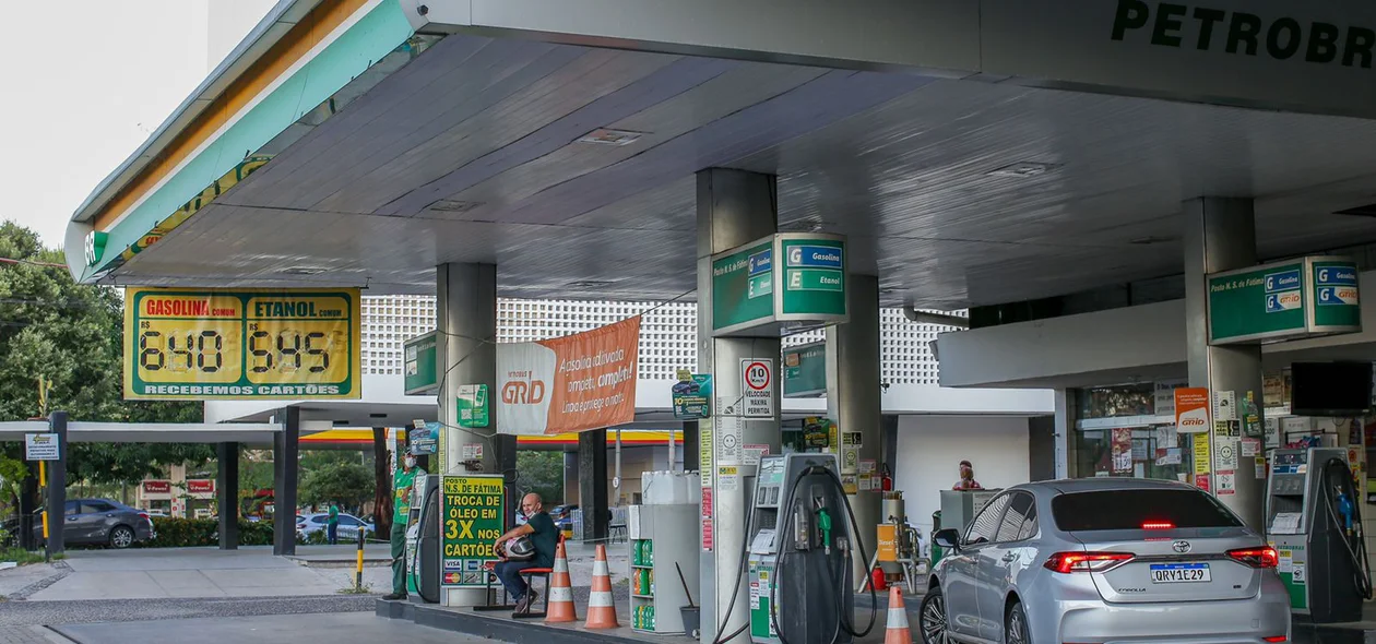 Posto de combustíveis na Avenida Frei Serafim