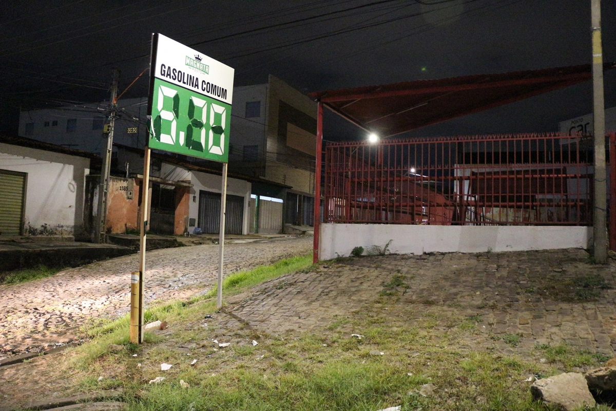 Posto fica na esquina das ruas Eurípides de Aguiar com Simplício Mendes