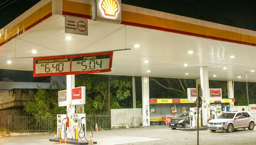 Posto Shell no cruzamento das avenidas Frei Serafim e Miguel Rosa