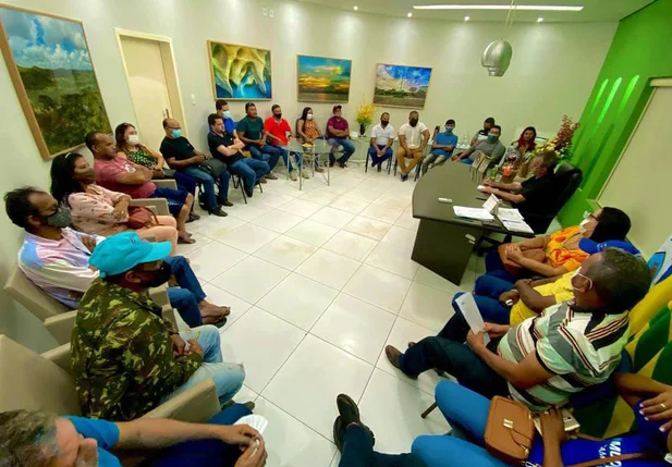 Prefeito de Campo Maior se reúne com lideranças comunitárias