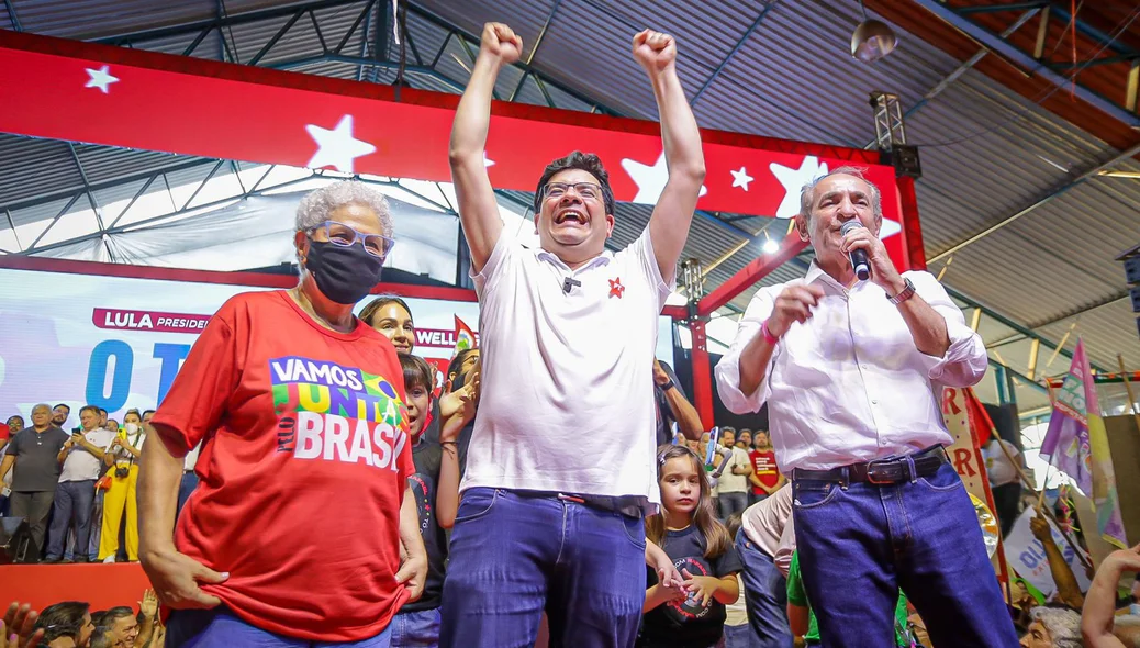 Rafael Fonteles ao lado de Regina Sousa e Marcelo Castro