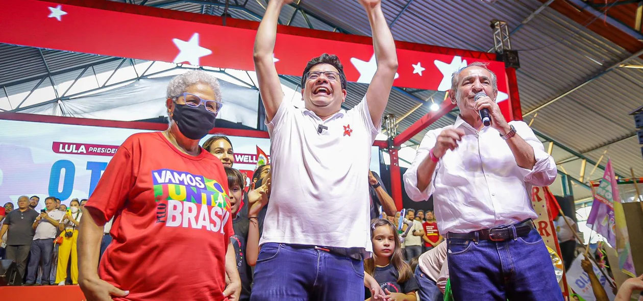 Rafael Fonteles ao lado de Regina Sousa e Marcelo Castro