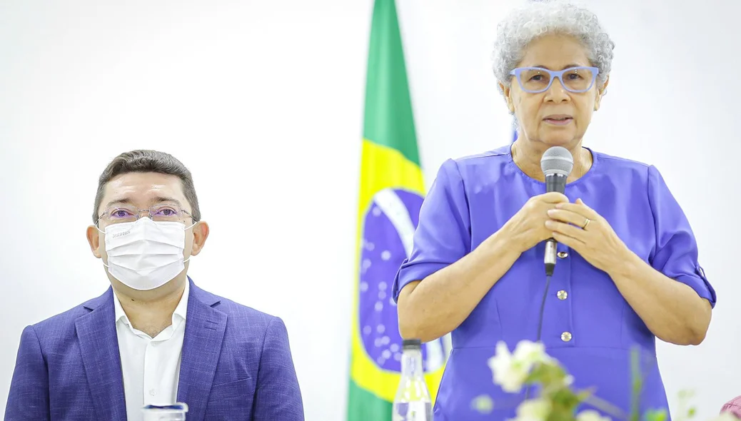 Regina Sousa ao lado de Ellen Gera