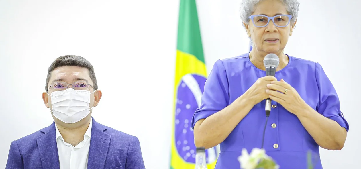 Regina Sousa ao lado de Ellen Gera