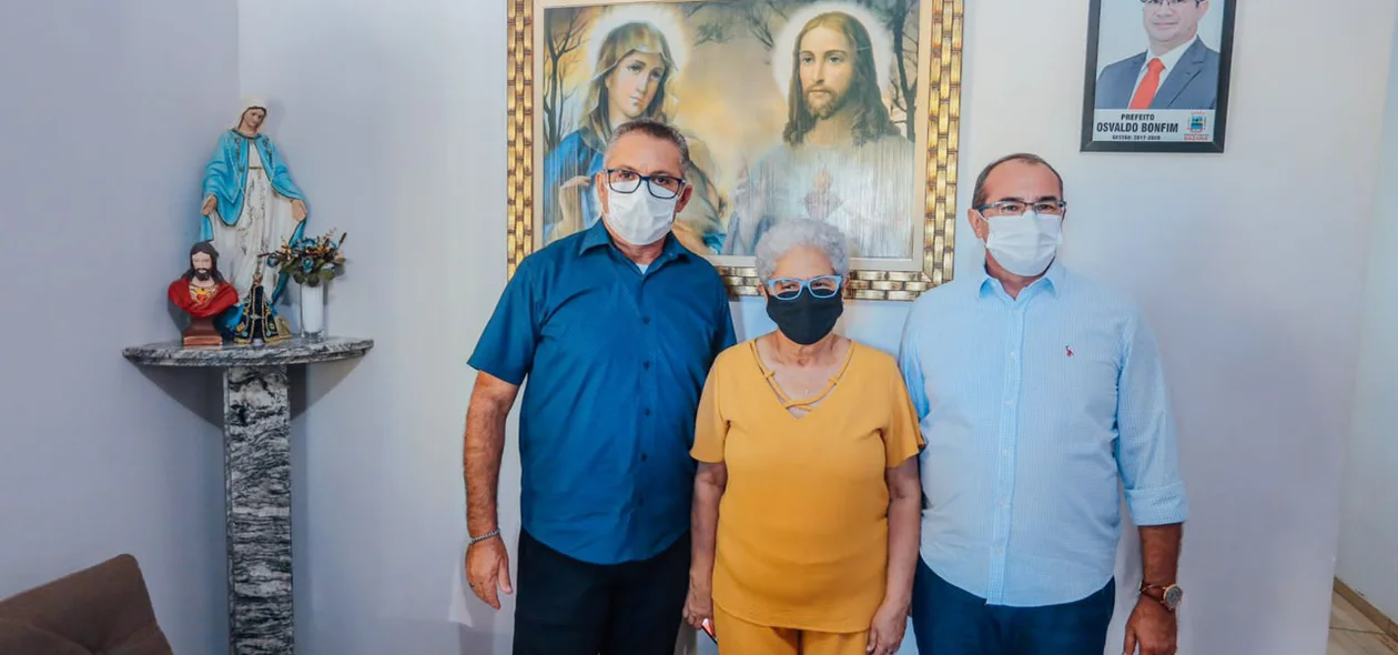 Regina Sousa ao lado de Osvaldo Bonfim, prefeito de Nazária