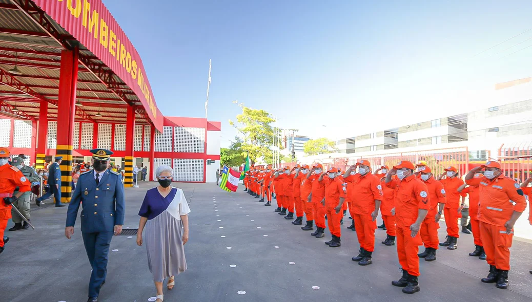 Regina Sousa assina promoções de 147 oficiais e praças do Corpo de Bombeiros