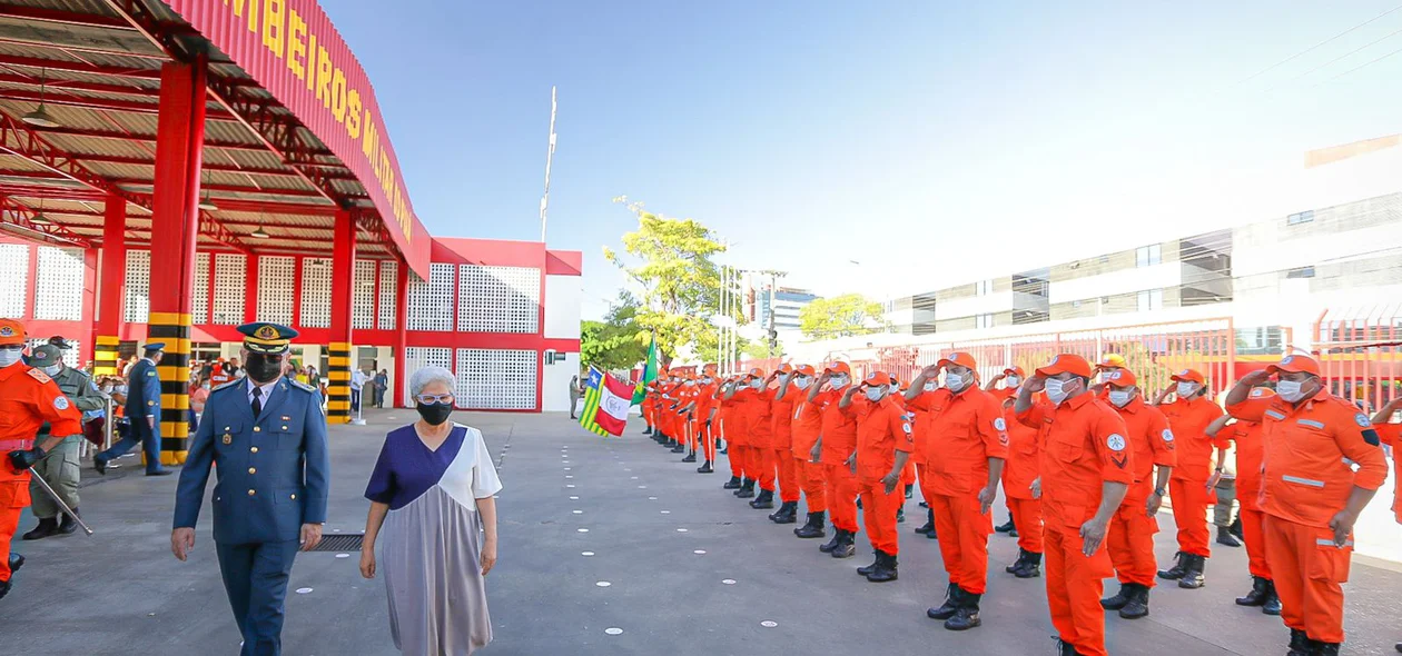 Regina Sousa assina promoções de 147 oficiais e praças do Corpo de Bombeiros