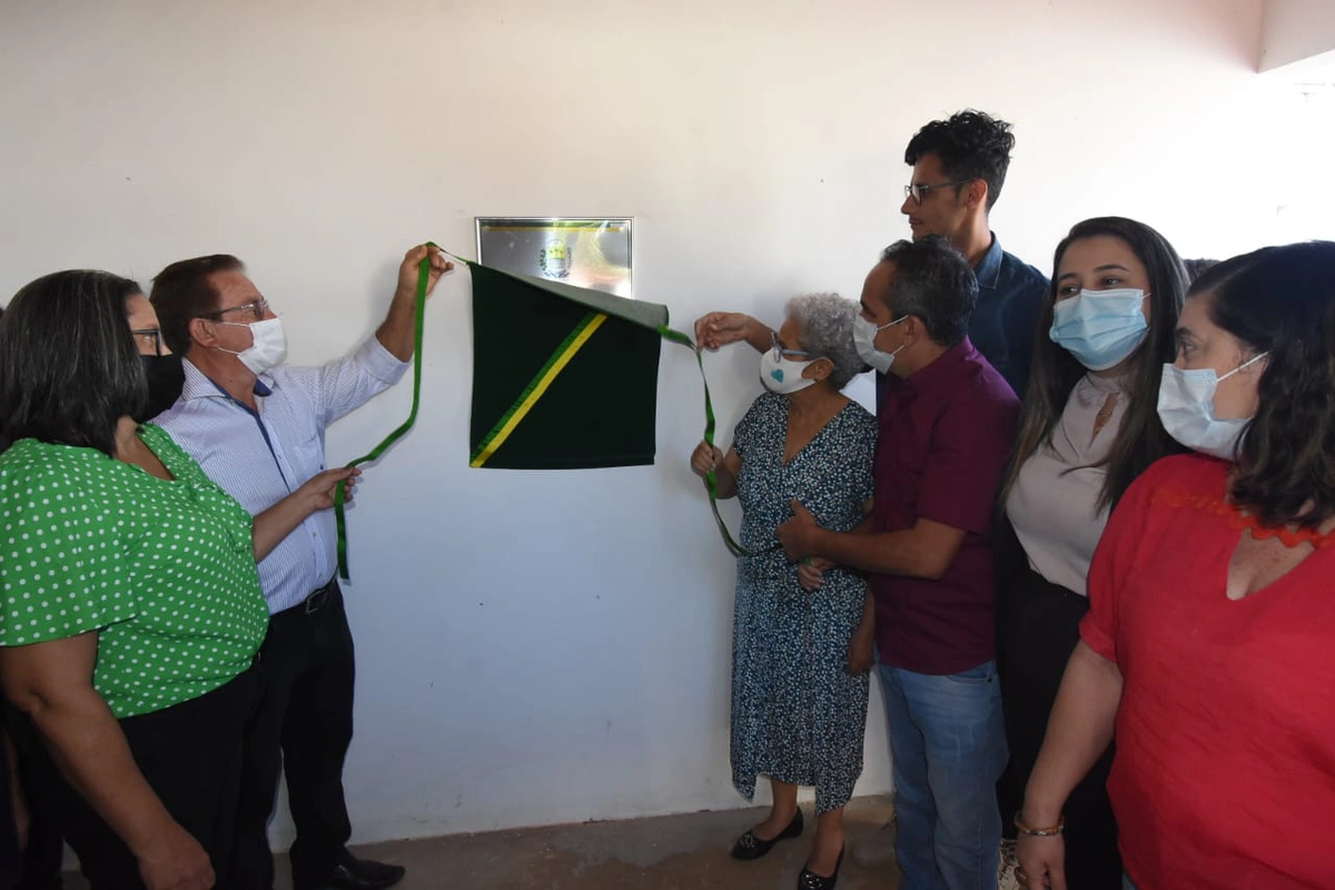 Regina Sousa entrega obras