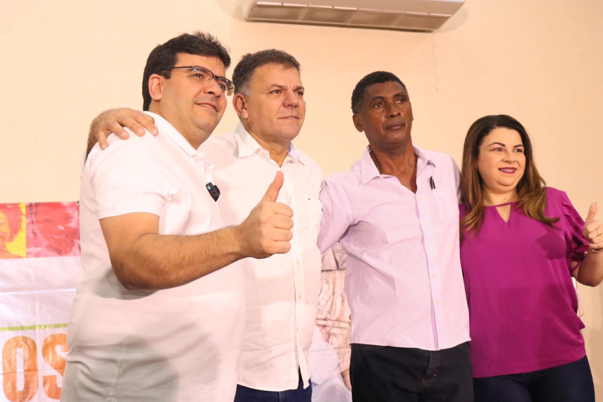 Reunião de Rafel Fonteles, Carlos Augusto e Tatiana Melo com profissionais da enfermagem.