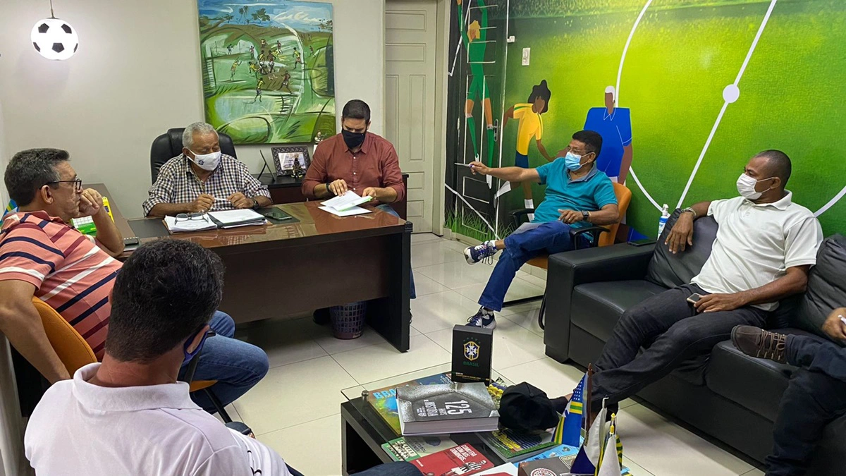 Reunião na sede da Federação de Futebol do Piauí