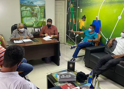 Reunião na sede da Federação de Futebol do Piauí