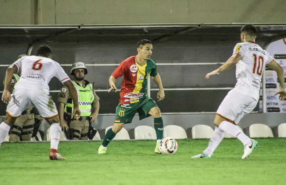 Sampaio Corrêa e Tombense pela Série B
