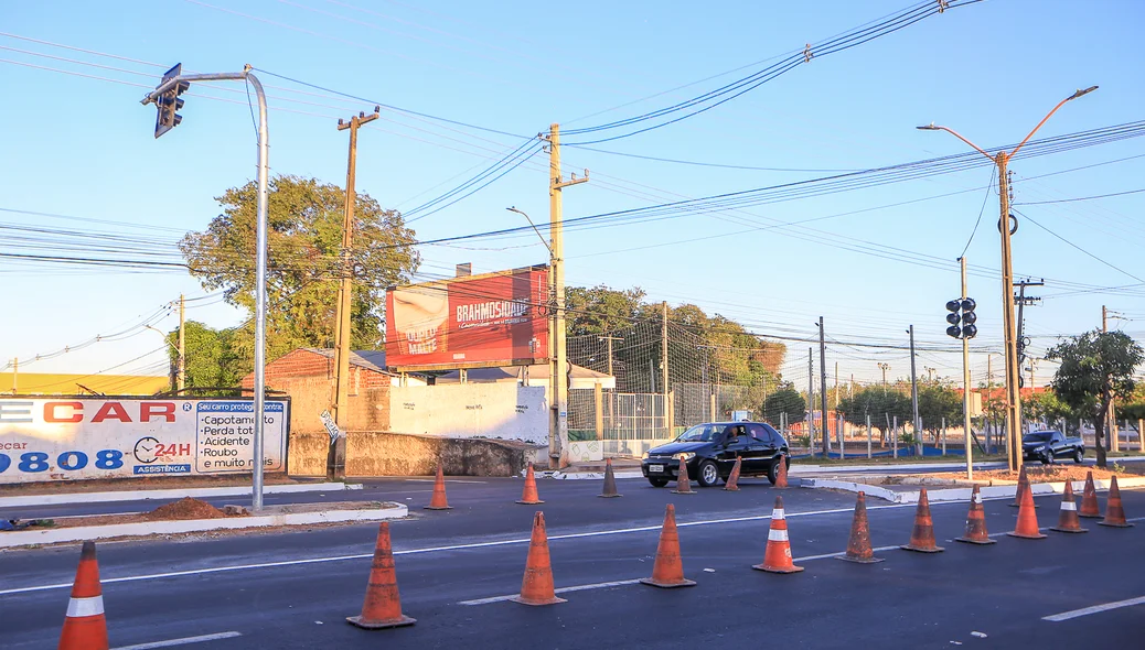 Semáforo em cruzamento da Avenida Zequinha Freire