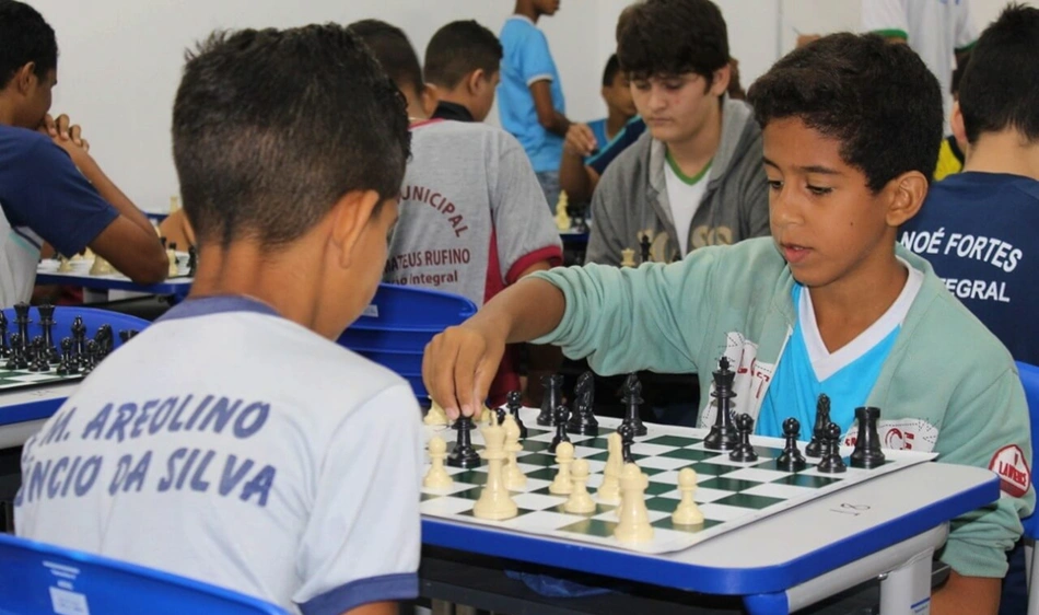 Semec busca acadêmicos habilitados em xadrez para atuar em escolas municipais