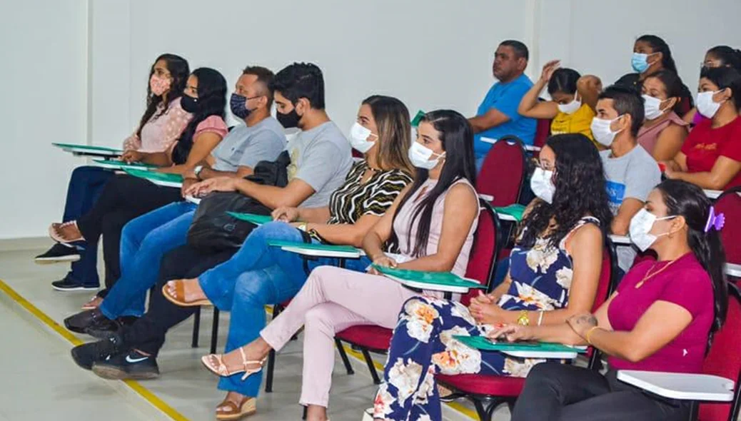 Servidores Municipais em palestra sobre gastronomia