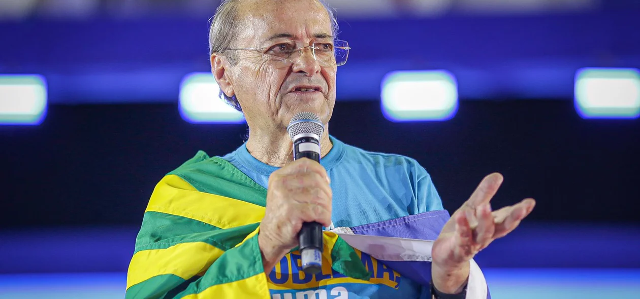 Sílvio Mendes discursando