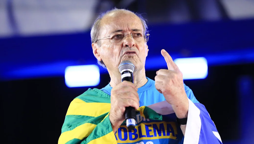 Sílvio Mendes durante seu discurso