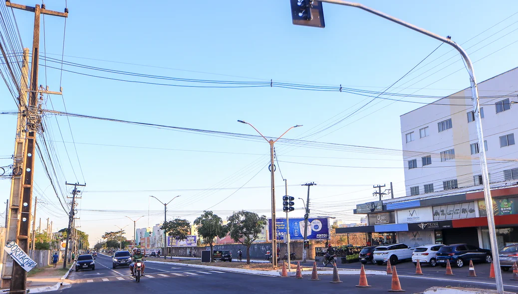Strans implanta novo semáforo em cruzamento da Avenida Zequinha Freire