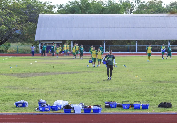 Time do Altos entrendo em campo