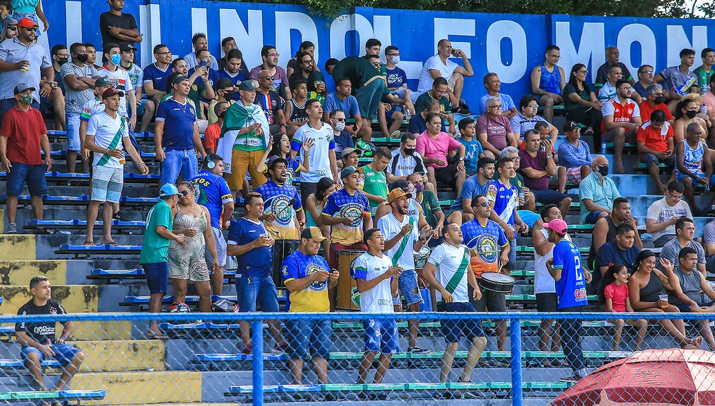 Torcida incentivou o time do começo ao fim